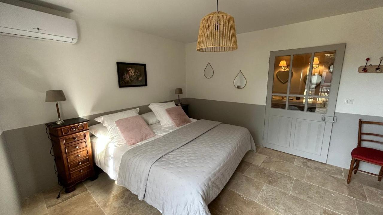 Le Petit Eden Bed & Breakfast แซ็งต์-กองแต็ง-ลา-โปเตรี ภายนอก รูปภาพ