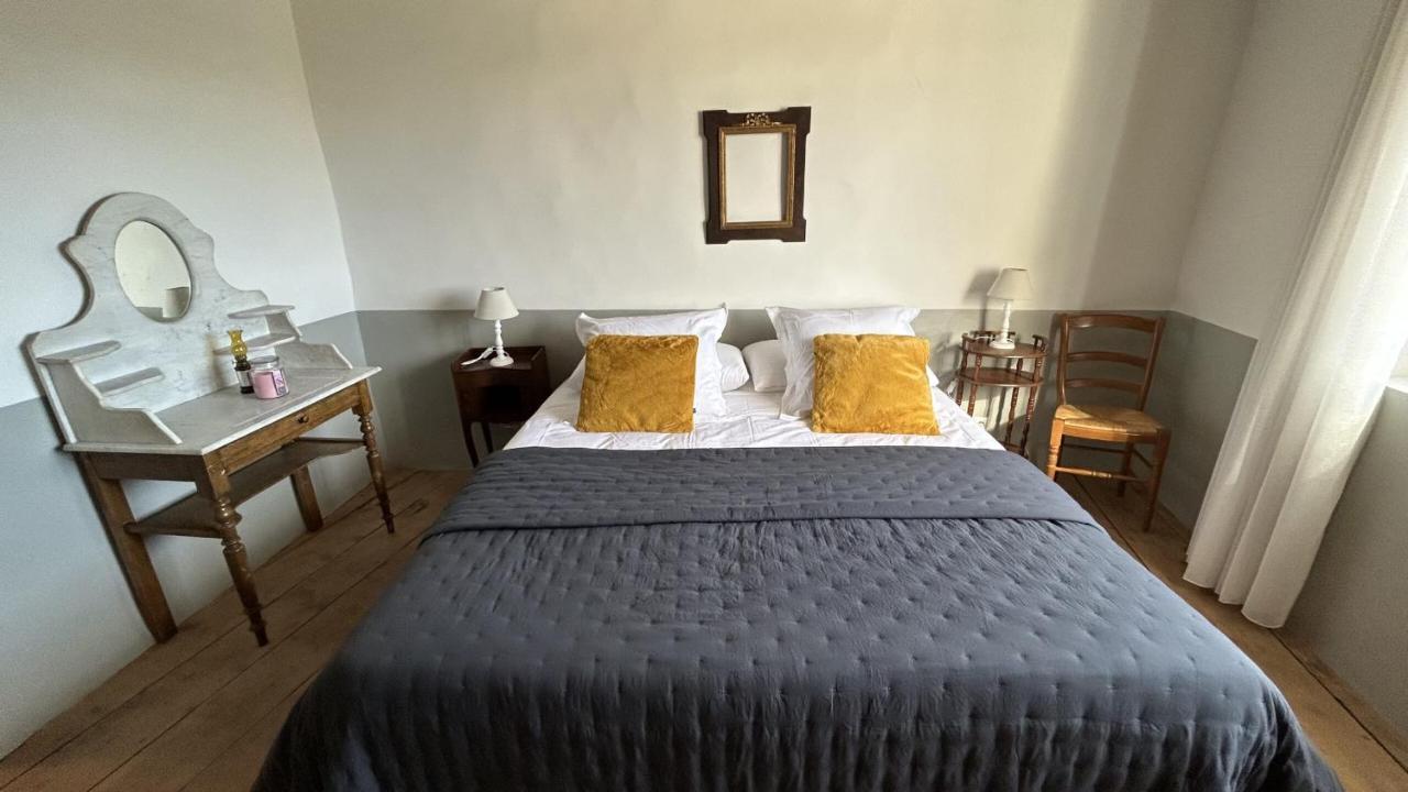 Le Petit Eden Bed & Breakfast แซ็งต์-กองแต็ง-ลา-โปเตรี ภายนอก รูปภาพ