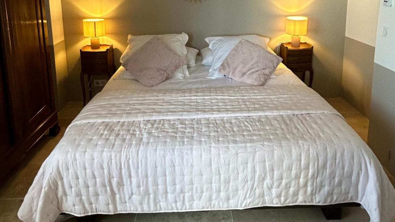 Le Petit Eden Bed & Breakfast แซ็งต์-กองแต็ง-ลา-โปเตรี ภายนอก รูปภาพ