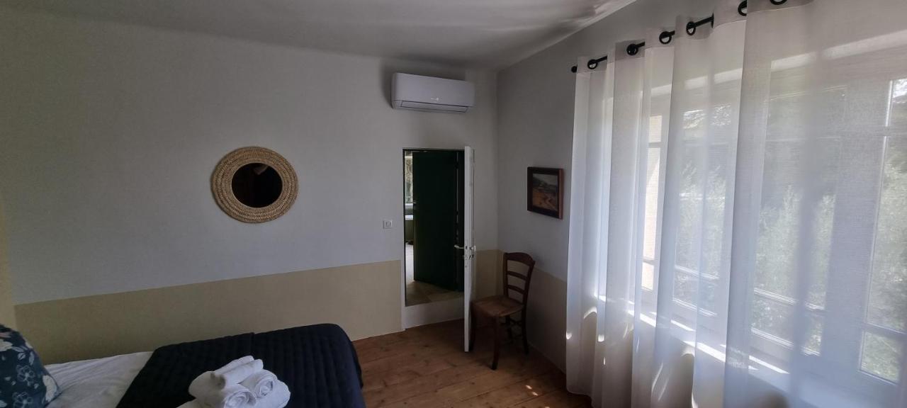 Le Petit Eden Bed & Breakfast แซ็งต์-กองแต็ง-ลา-โปเตรี ภายนอก รูปภาพ