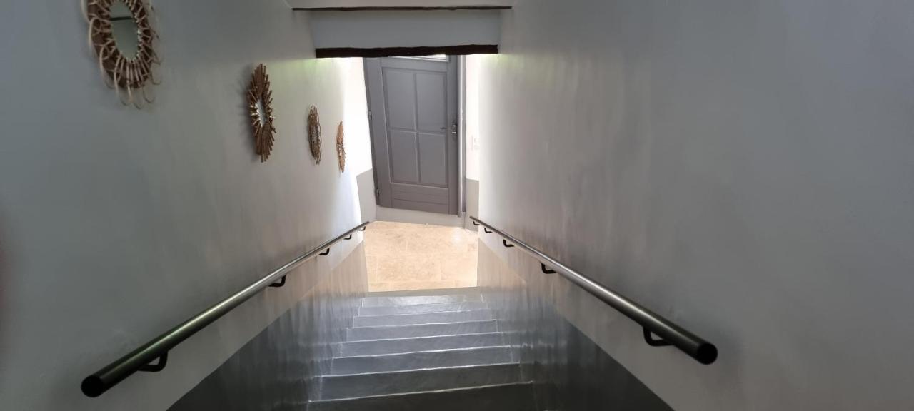Le Petit Eden Bed & Breakfast แซ็งต์-กองแต็ง-ลา-โปเตรี ภายนอก รูปภาพ