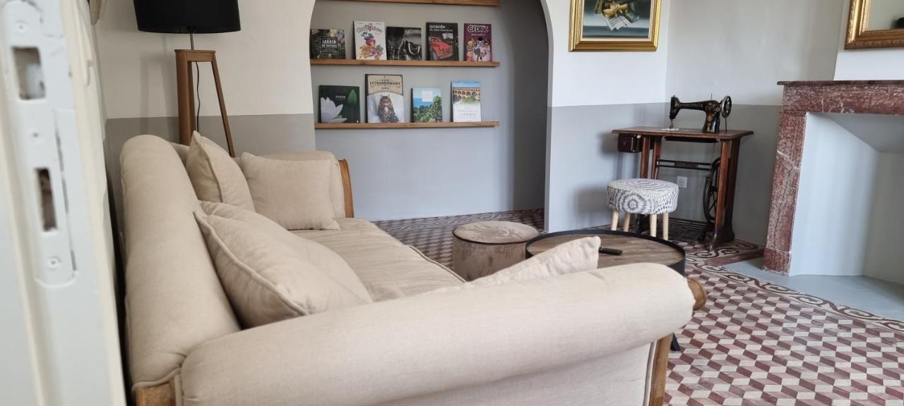 Le Petit Eden Bed & Breakfast แซ็งต์-กองแต็ง-ลา-โปเตรี ภายนอก รูปภาพ