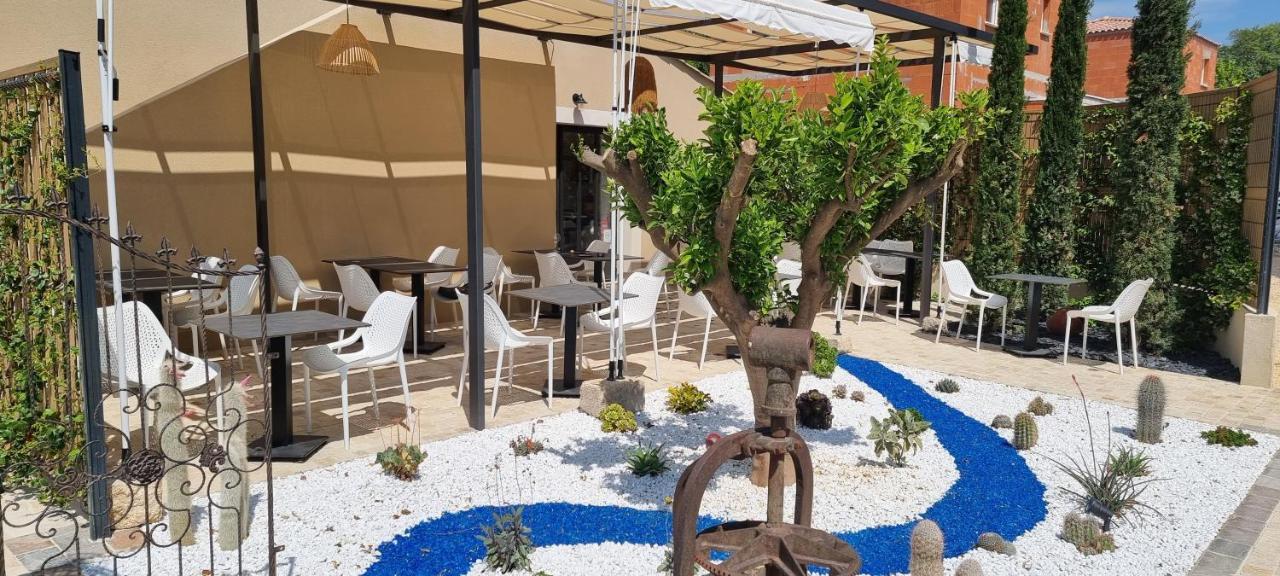 Le Petit Eden Bed & Breakfast แซ็งต์-กองแต็ง-ลา-โปเตรี ภายนอก รูปภาพ
